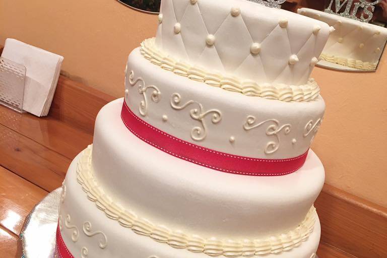 Gustitos Bakery wedding cake