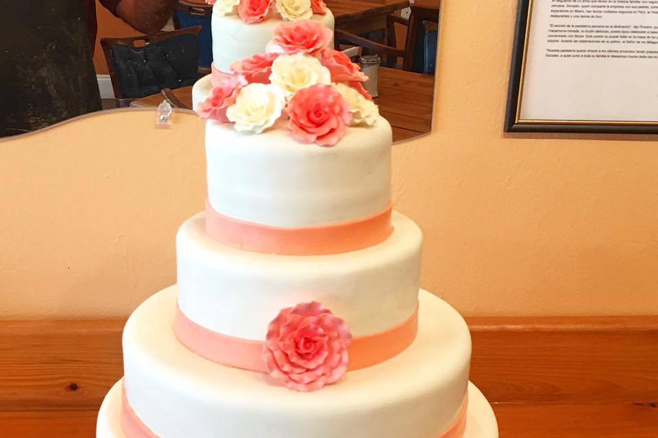 Gustitos Bakery wedding cake