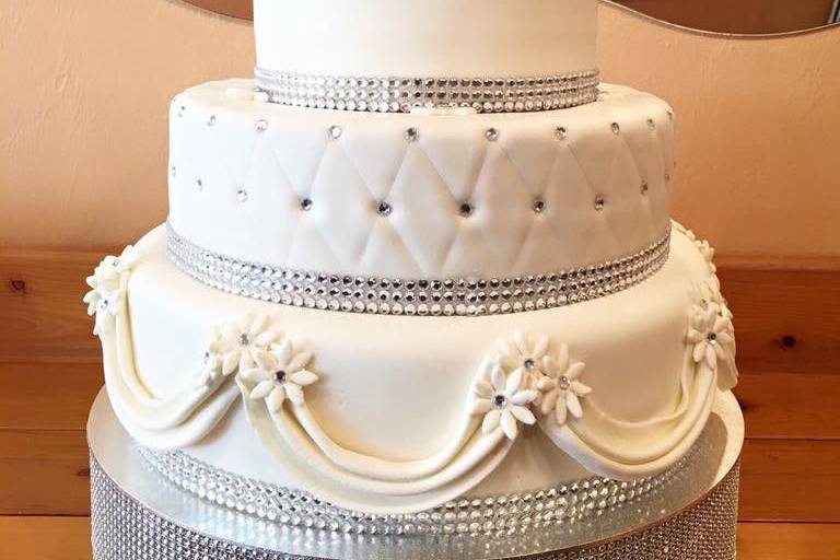 Gustitos Bakery wedding cake