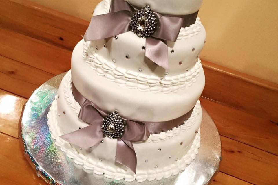 Gustitos Bakery wedding cake