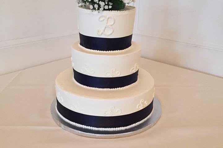 Gustitos Bakery wedding cake