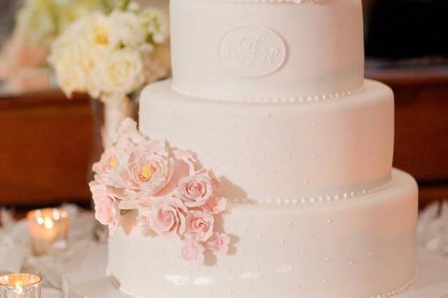 Gustitos Bakery wedding cake