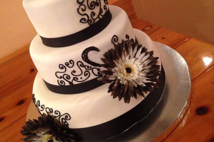 Gustitos Bakery wedding cake