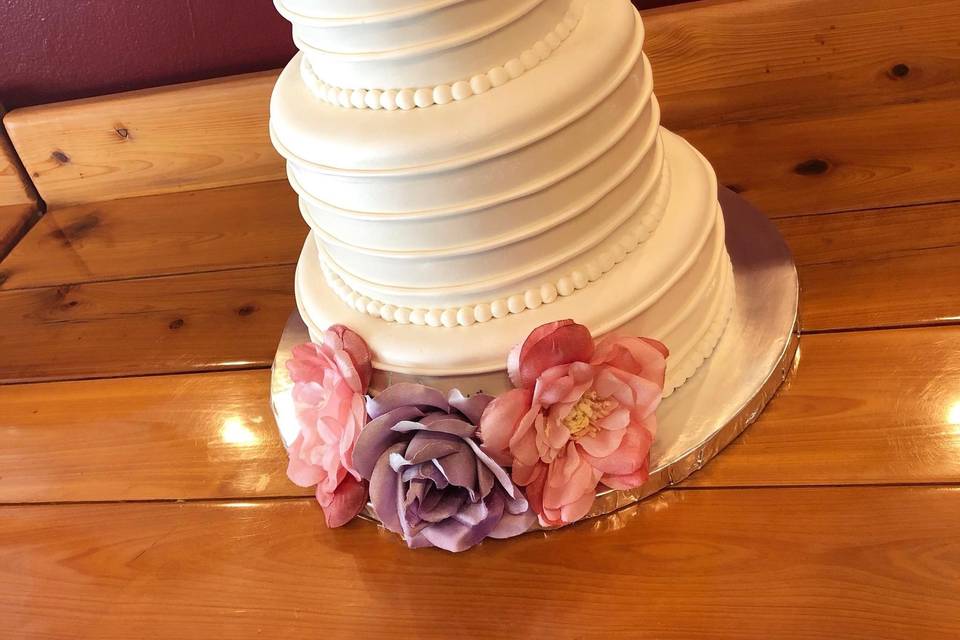 Gustitos Bakery wedding cake