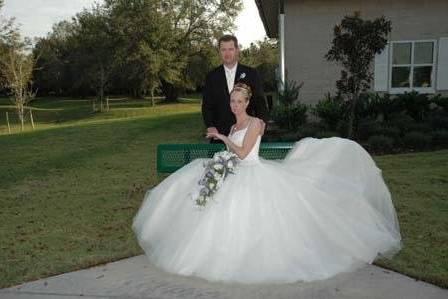 Wedding and reception at Moore Cultural Center, Mims, FL
Copyright 2005 Vivian Bonsall Photography