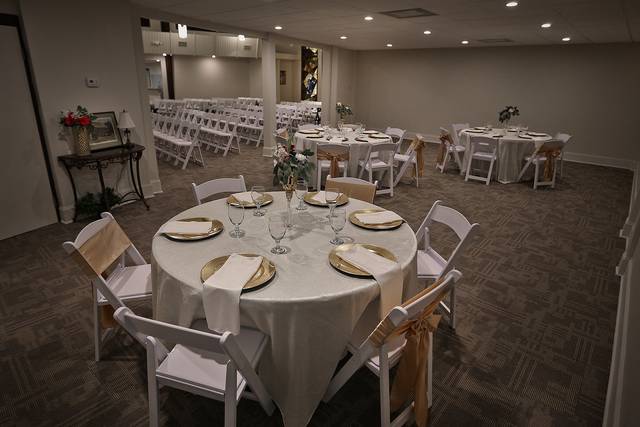 Simple round table setup