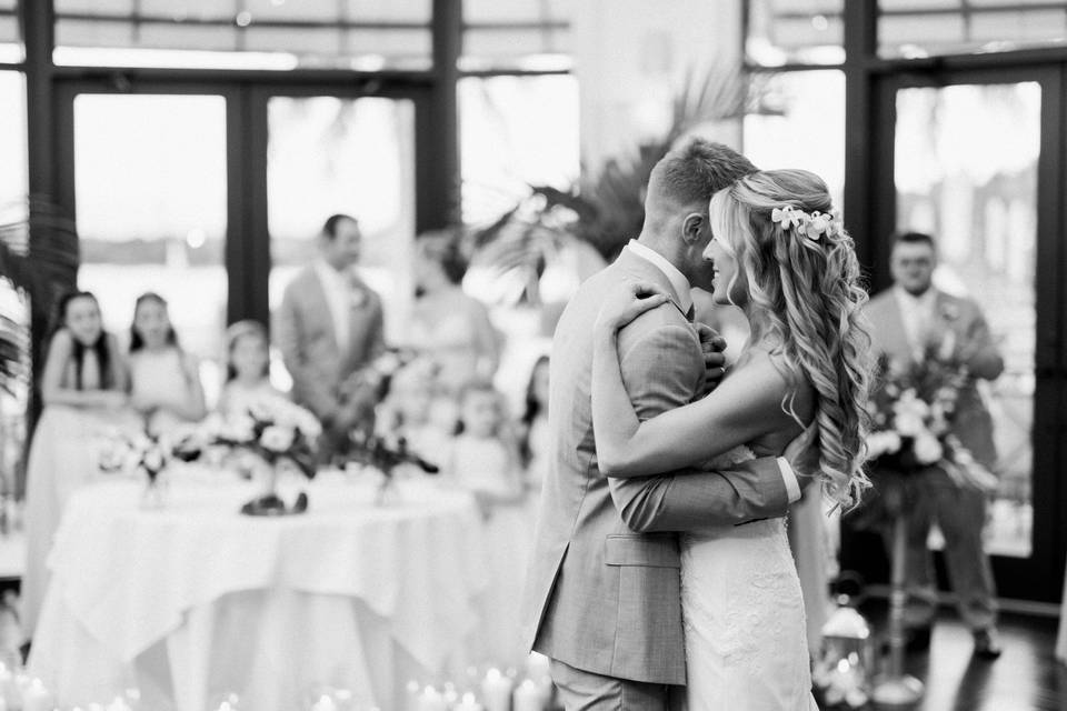 Cold sparkler first dance