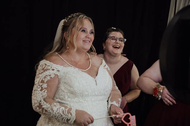Photo Booth Laughs - MC Photo