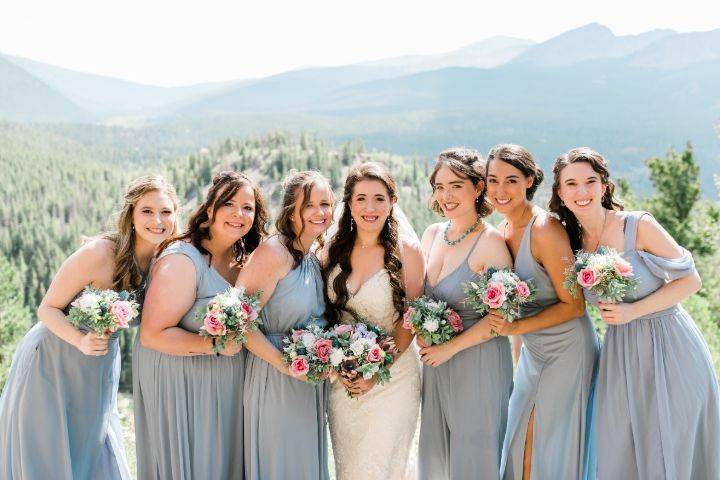 Dusty blue and pink bouquets