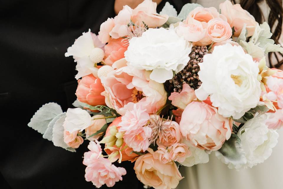 Peach and pink spring bouquet