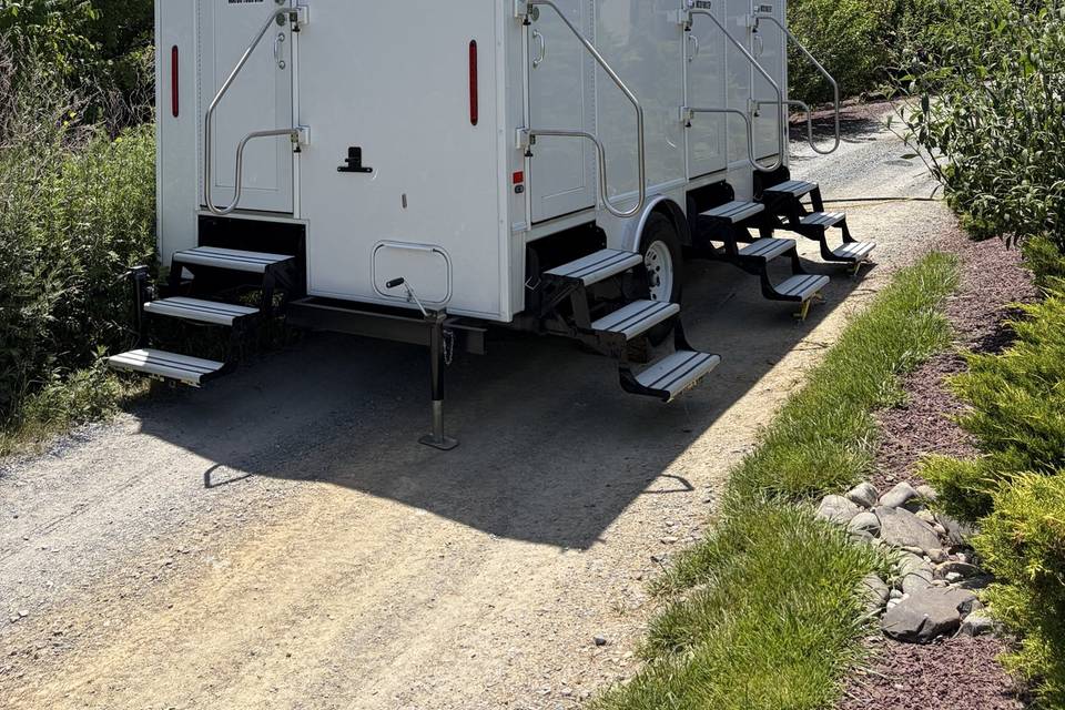10. Luxury Wedding Bathroom Trailer.jpg