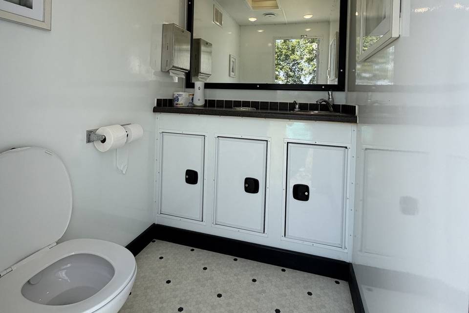 13. Interior Luxury Bathroom.jpg