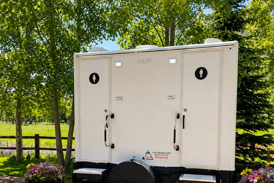 3. Luxury 2 stall wedding trailer in Millbrook NY.png