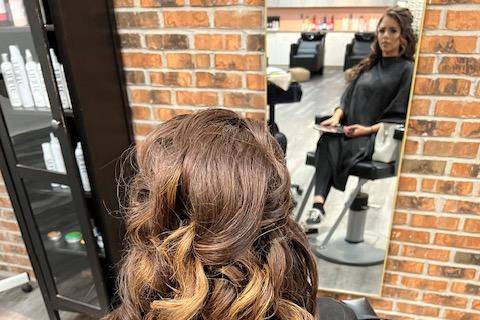 Full and bouncy Hollywood waves