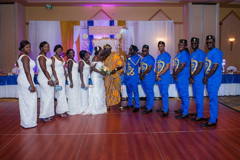 The couple with the bridesmaids and groomsmen