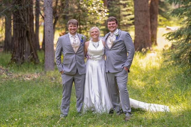 Sibling Pose
