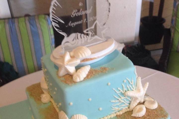 Wedding cake with plum ribbons