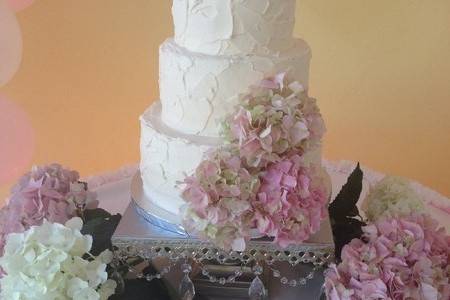 Wedding cake with cool tone flowers