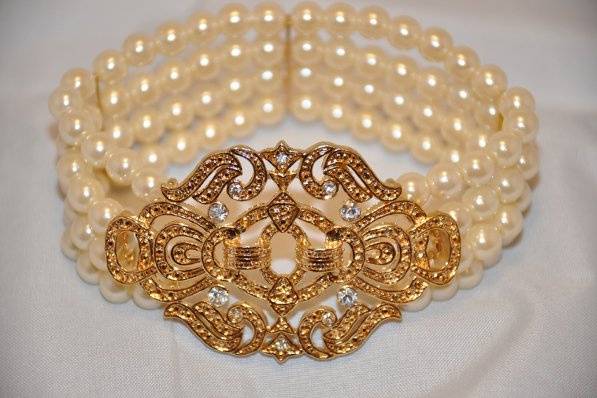 Cream Pearl Bracelet with Gold Metal Accent and clear crystals