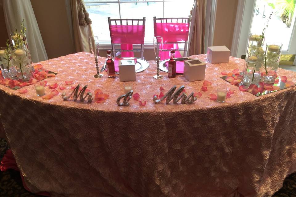 Rose-toned sweetheart's table