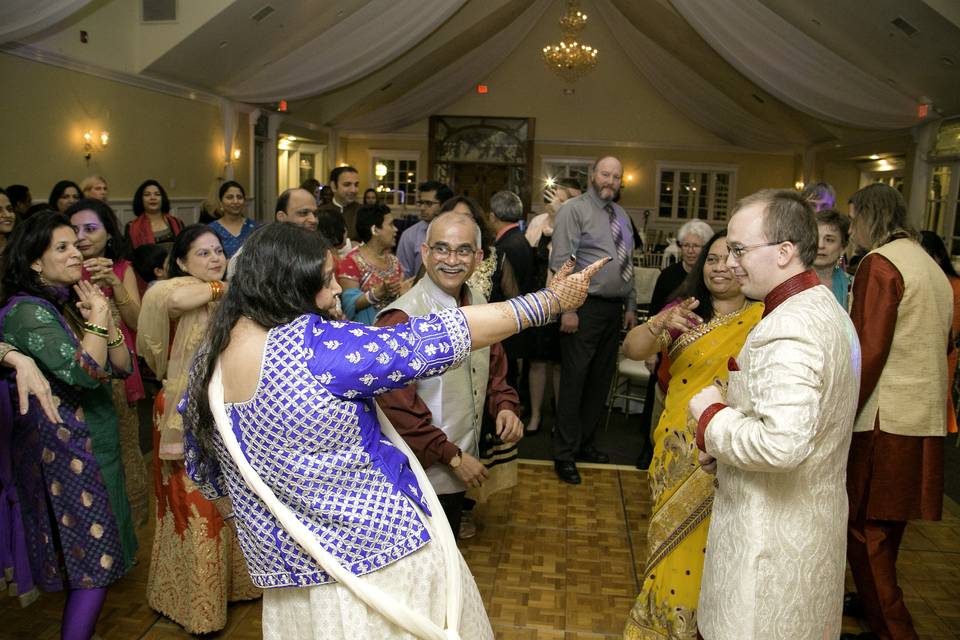 Dancing - Cecily Cano Photography