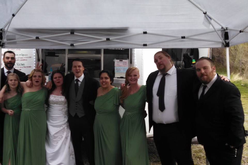 Couple with bridesmaids and groomsmen