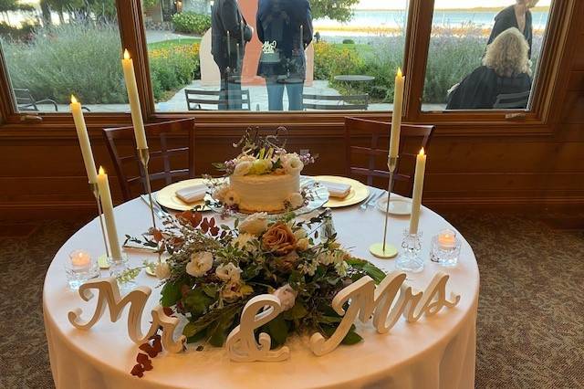 Sweetheart with cutting cake