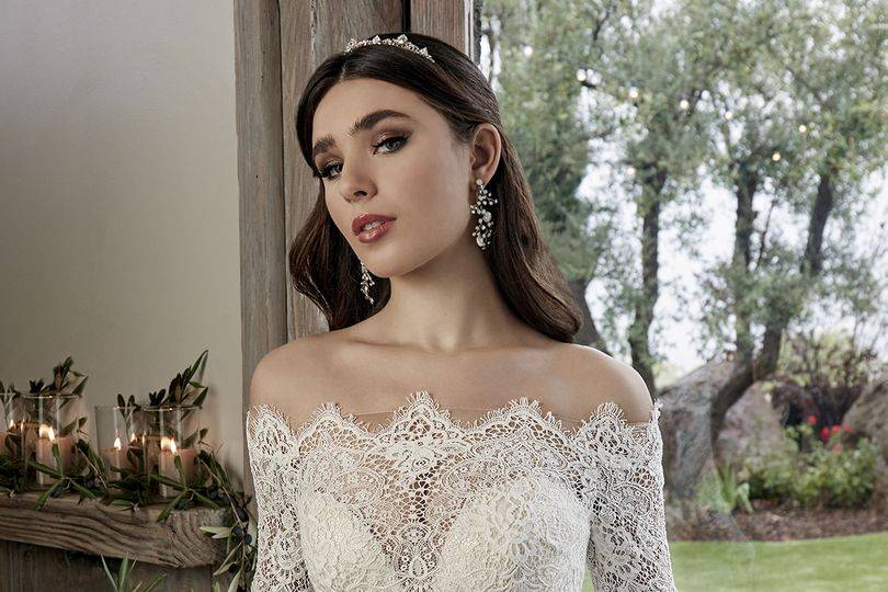 Stunning lace neckline