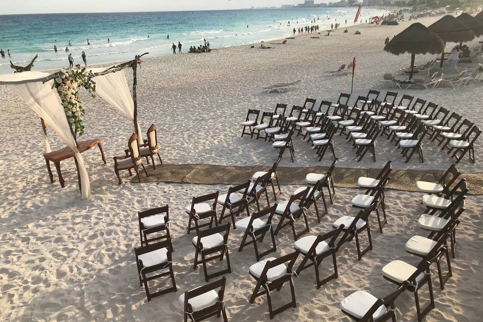 Rustic Gazebo, Aisle, Chairs