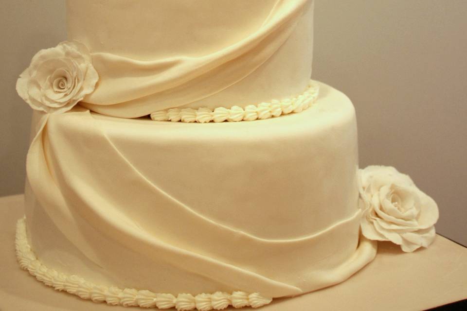 Simple cake drapery