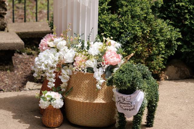 For rent: Baskets and Columns