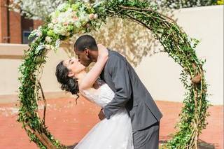 Amor, Flowers & Decor