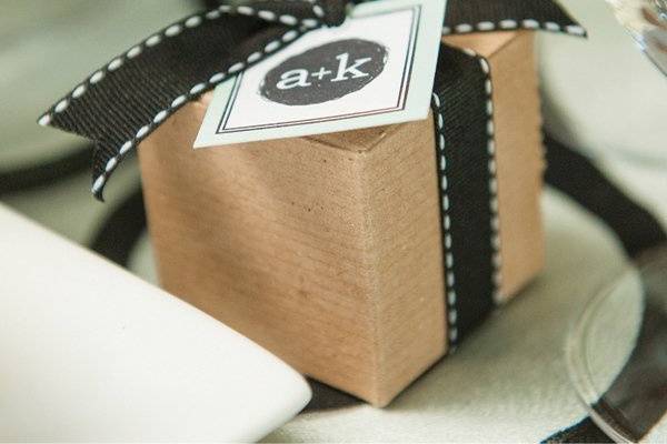 Favor gift box with couple's monogram. Photo by Images by EDI.