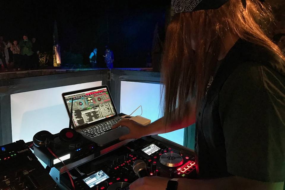 DJ