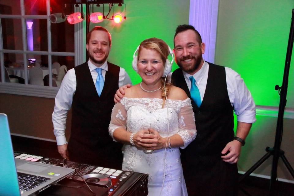 The bride posing behind the decks.