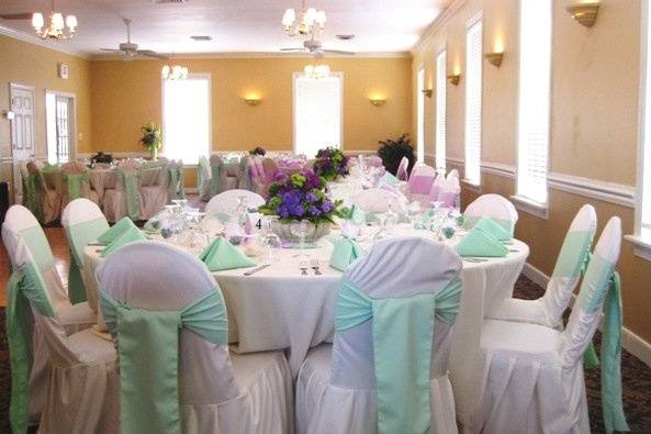 August 2009 Wedding.  Ivory, Lavendar, and Mint linens.