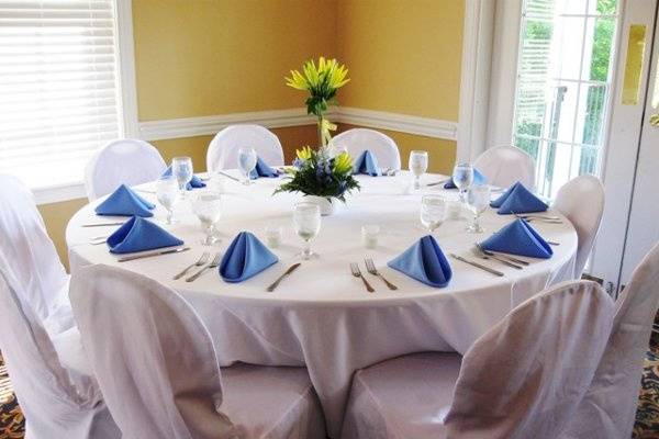 June 2009 Wedding.  Blue and White linens.