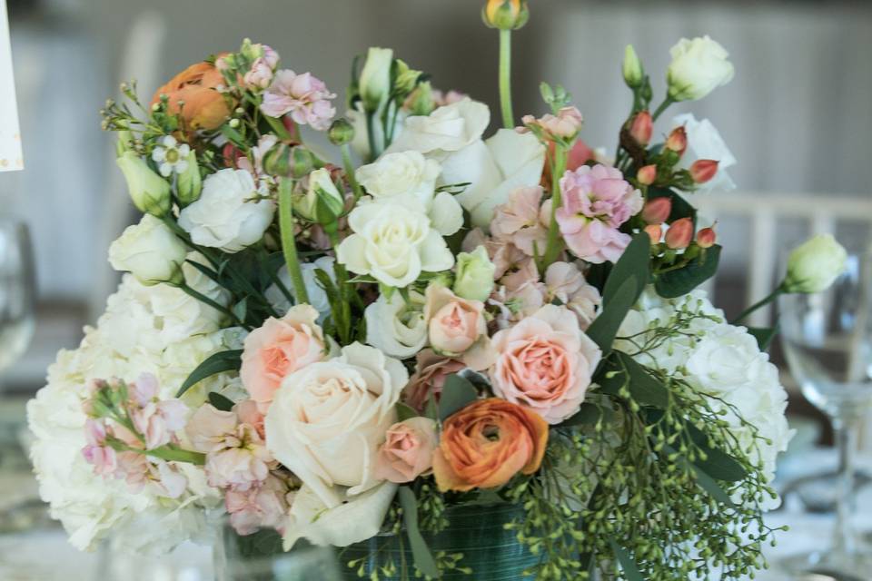 Floral table centerpiece | Melissa Grimes-Guy Photography