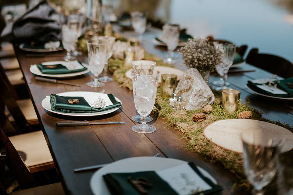 Mossy table runner