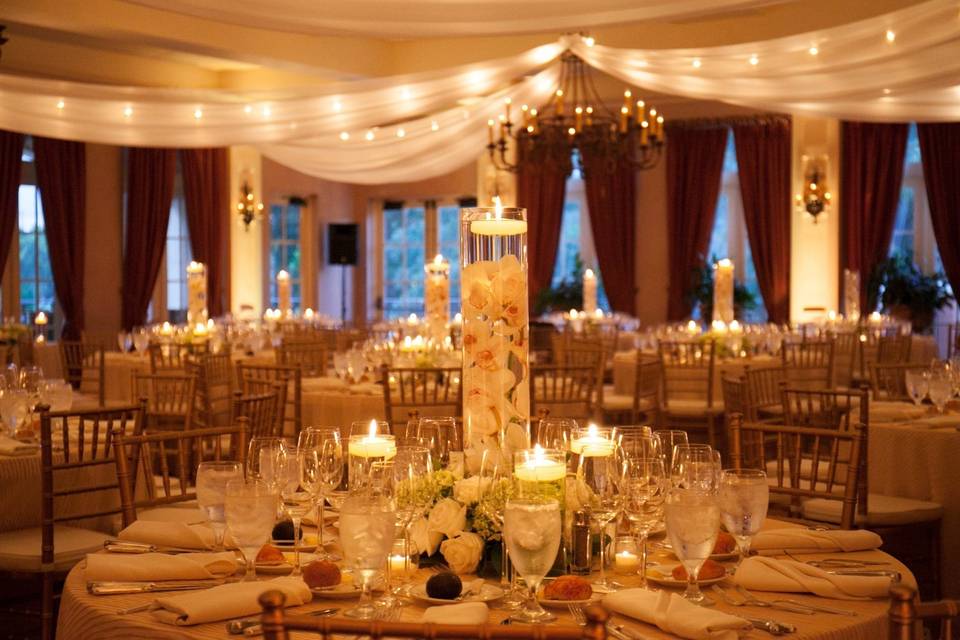 Table setting wing candle lighting