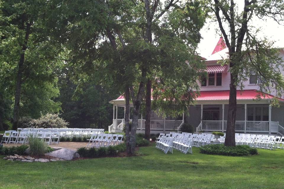 Stone Gate Farm: The Barn, The Guest House and The Manor at Twin Oaks Bed & Breakfast