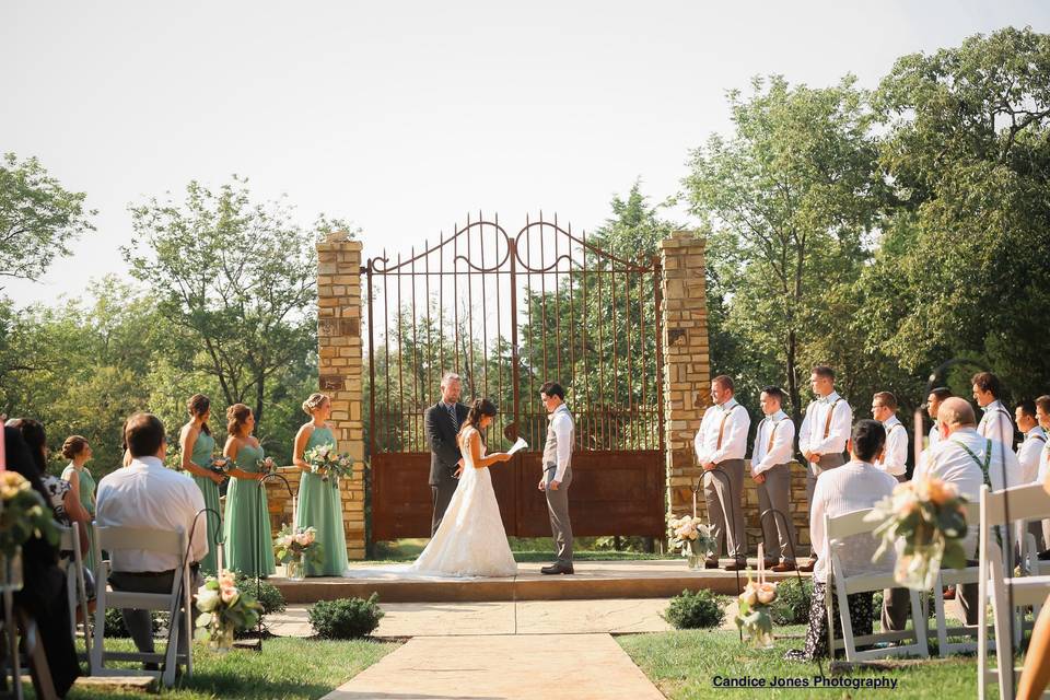 Stone Gate Farm: The Barn, The Guest House and The Manor at Twin Oaks Bed & Breakfast