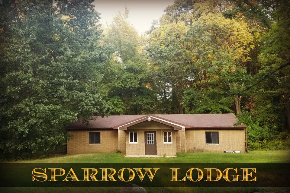 Sparrow Lodge- Sleeps 20 Full kitchen, restrooms and two private rooms for parents or bride & groom