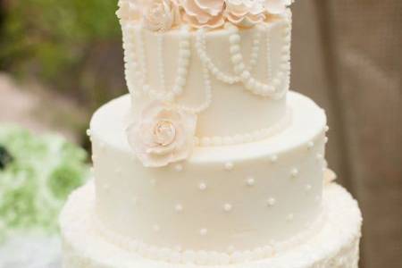 Wedding cake with pearl details