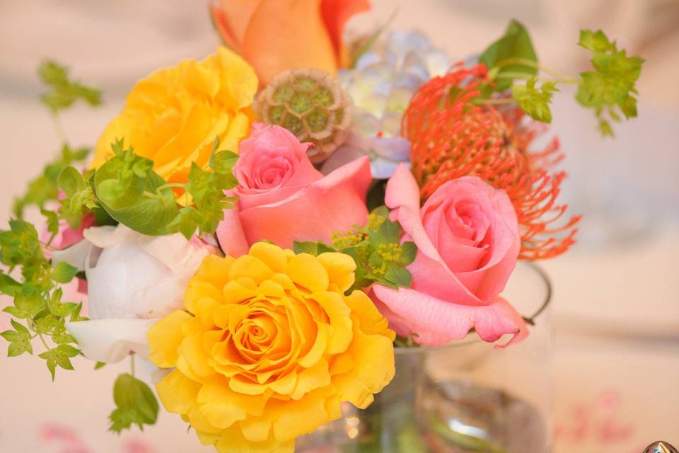 Floral table centerpiece