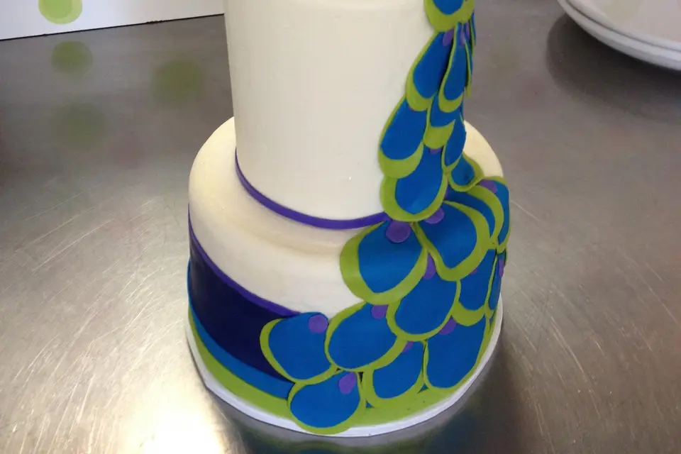 Round Peacock Cake | Country Kitchen SweetArt