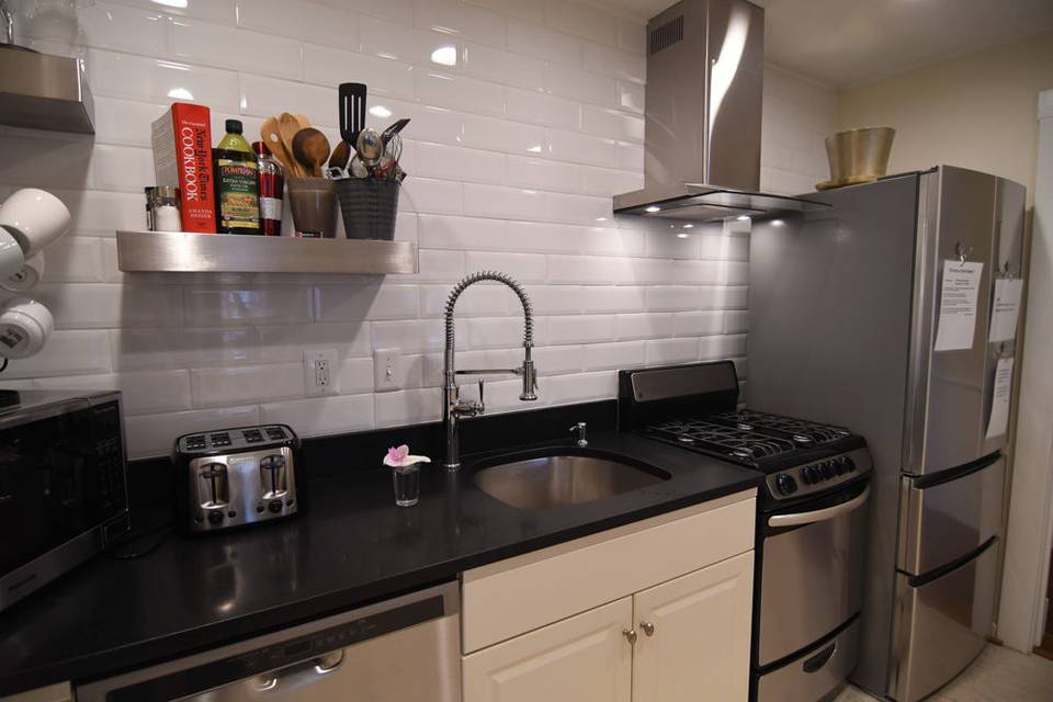 The kitchen also provides all of the necessities for enjoying Union Square as your home away from home.