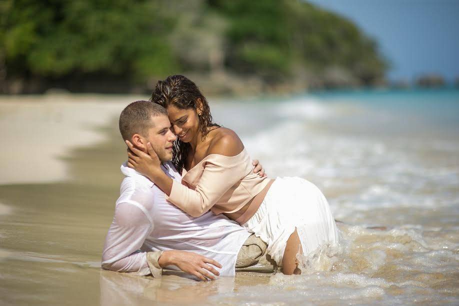 Couple photo by the shore