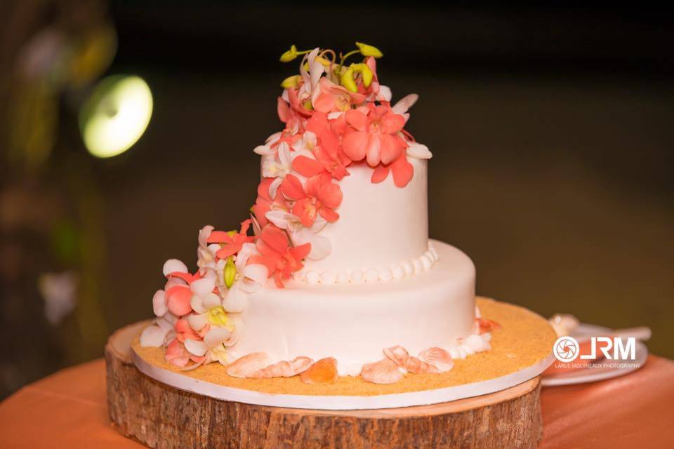 Small flower decorated wedding cake