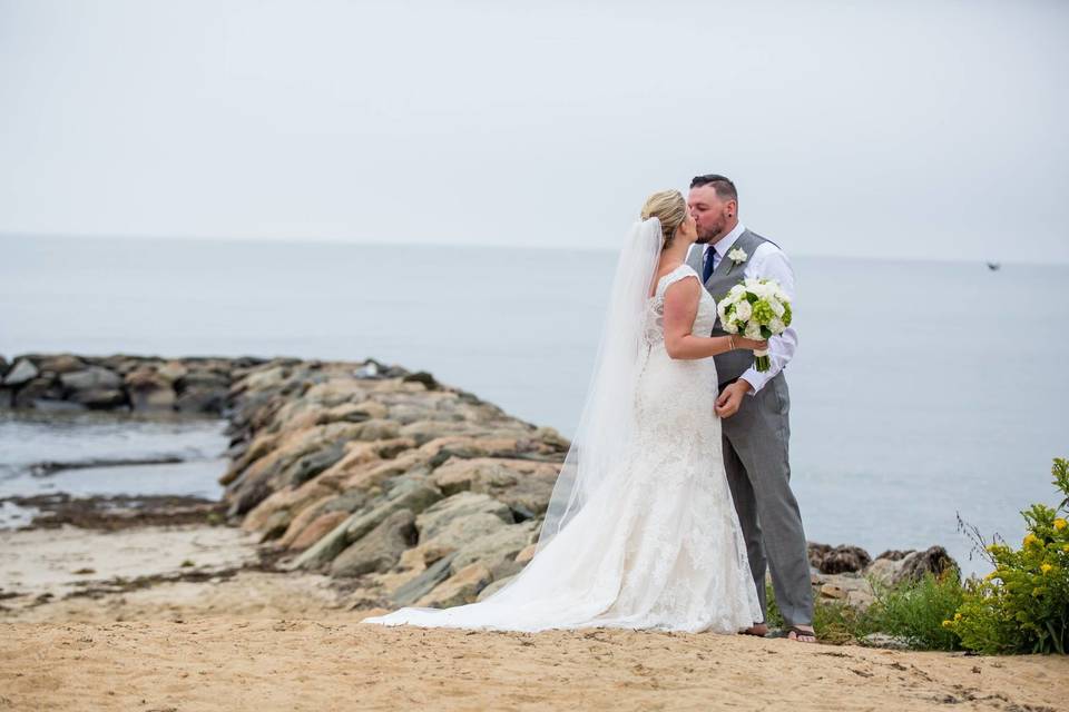 Kiss by the water